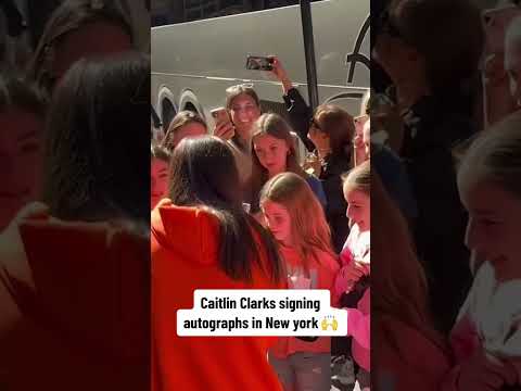 Caitlin Clark’s out early signing autographs #shorts