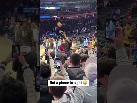 All eyes on Bron 😂