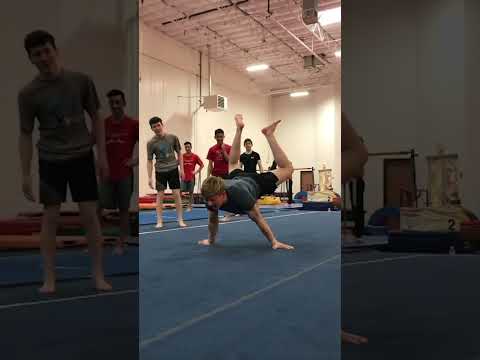 This strength is different 😳 (via @rileyloos/IG)