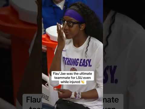 Despite being in a boot, Flaujae was in full coach mode for LSU 💜