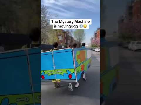 On the run to solve a mystery 🤣 (via batterseabeat/TT)