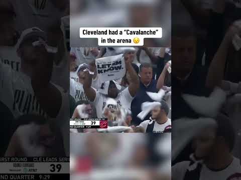 They made it snow in the arena 🫢❄️