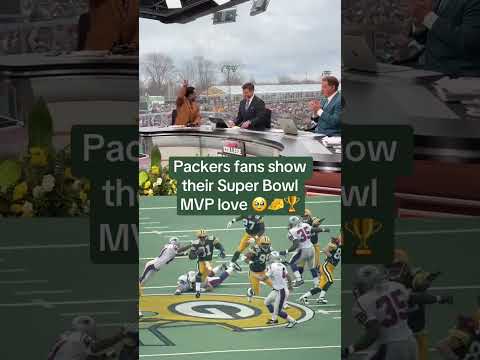 Super Bowl MVP Desmond Howard was welcomed back to Green Bay 🧀