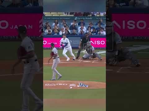 Shohei Ohtani brought “Sailor Moon” to the ballpark 🎶 (via @mlbespanol/IG)