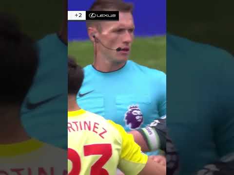 EMI MARTINEZ SEES RED. 😯🟥