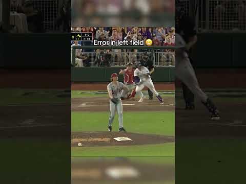 Arkansas had multiple chances to end the game in the 9th inning 😳