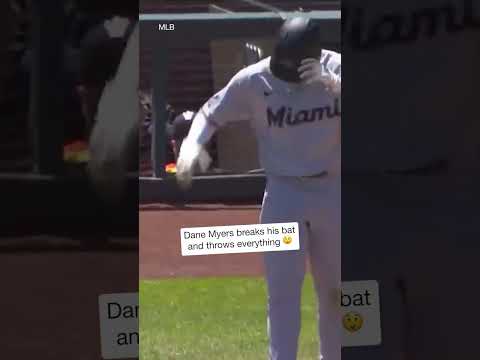 RIP to that bat 😳 #mlb