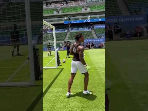 Speed top bins 😳 (via Major League Soccer/TT)