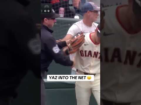 Mike Yastrzemski held onto this one 🤯 #mlb #giants #catch