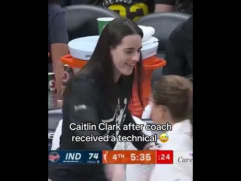 Caitlin Clark gave coach a high five 😅