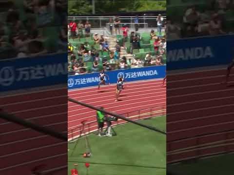 Sydney McLaughlin-Levrone just doing Sydney McLaughlin-Levrone things 🤩