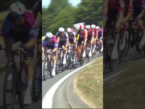 Cyclists circle roundabout before Stage 8 finish 🔄