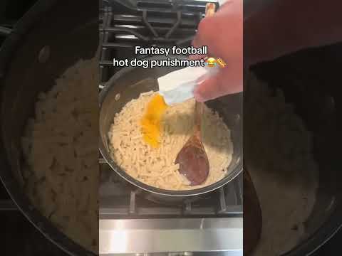 No way 😭🌭 (via brycejones43/TT)