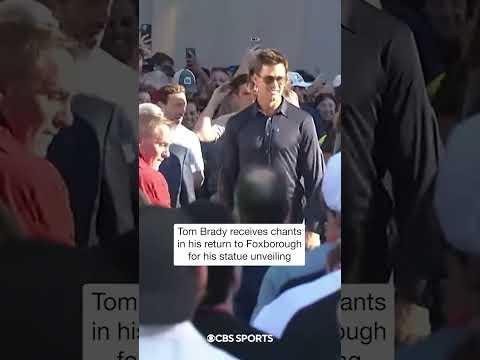 Patriots fans welcome Tom Brady with “BRA-DY” chants before unveiling his statue. #shorts
