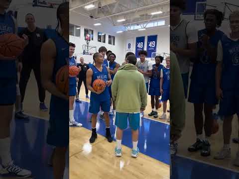 Adam Sandler showed up to Kentucky practice 👀 (via @kentuckymbb/TT)