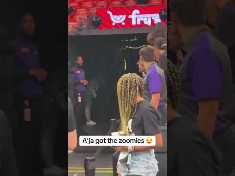 Aโjaโs bodyguard with the fast walk after her ๐คฃ