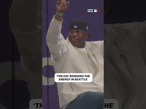 Ken Griffey Jr. bringing it in Seattle ๐ค #mlb #mariners #kengriffey