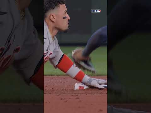 The Tigers needed to be aggressive and Baez didn’t hesitate ๐ฅ #tigers