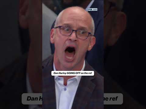 Dan Hurley did NOT like this offensive foul call 😡 #cbb #uconn #basketball