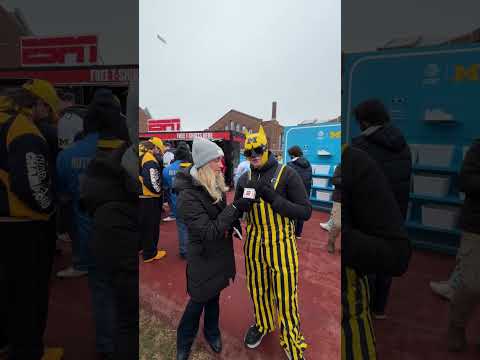 Michigan fans were feeling confident at first 👀😅 (📍 @HomeDepot)