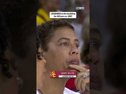 Diana Taurasi & Cheryl Miller in the house for UConn vs. USC 🙌 #baskebtall #usc #uconn