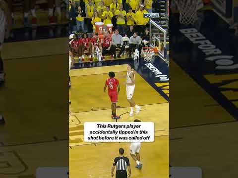 He ACCIDENTALLY tipped in shot 🤣 #collegebasketball #rutgers #michigan