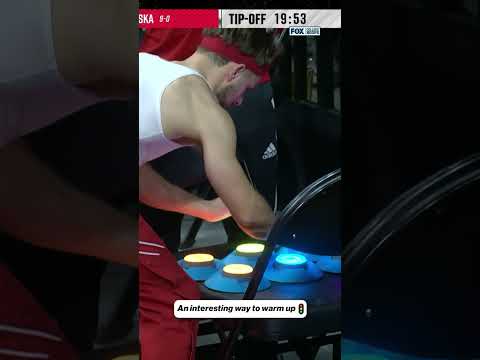 Sam Hoiberg using some hand eye coordination buttons to lock in 😅 #CBB #Basketball