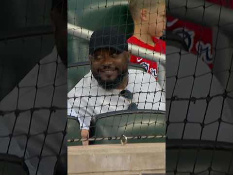 Mike Tomlin is taking in Sunday Night Baseball 👀👋