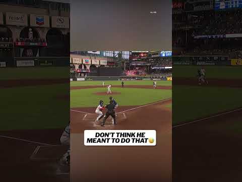“He shanked it!” 😆 #mlb