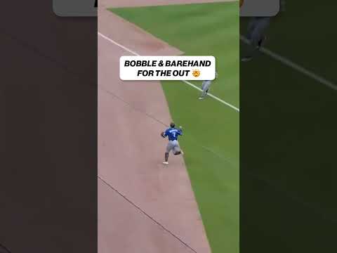 Don’t see an out like that every day 😳 #MLB #Topplay