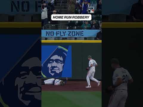 Doing this in front of the “No FLY ZONE” is ELITE 🔥 #baseball #mlb #mariners
