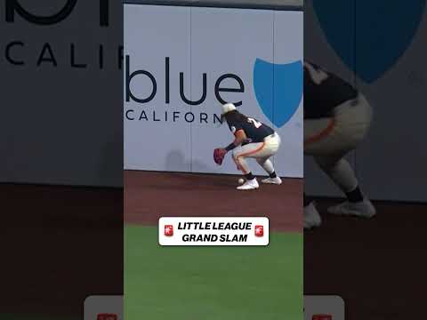 All four runs scored after the ball went under the glove of Tatis! 🤯