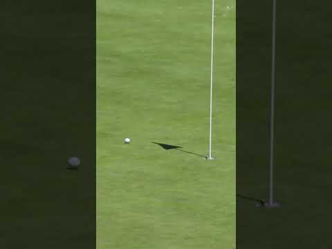 Colin Jost ALMOST gets the ace 😮