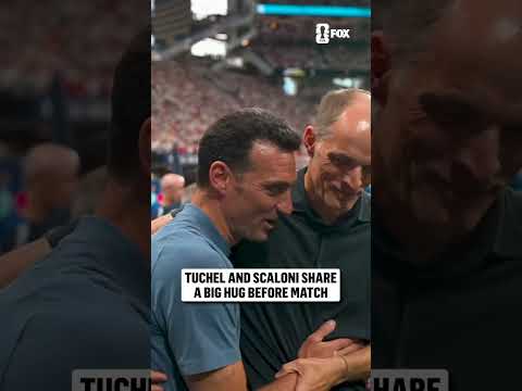 A friendly embrace between the England and Argentina managers ahead of the Semifinal 🤝