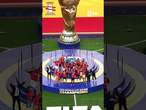 A true champions pose for Spain 🇪🇸
