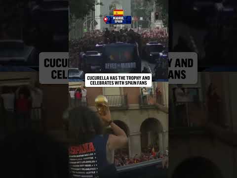 2026 FIFA World Cup champion Marc Cucurella living it up with the fans in Madrid 🏆