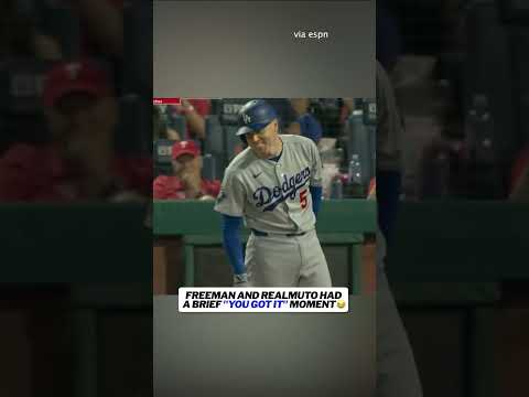 Both waited for the other to pick up the ball 😂 #mlb