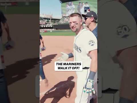 Royce Lewis wasn’t able to get the ball to the plate in time! ⚾️🚨 #mariners #calraleigh #mlb