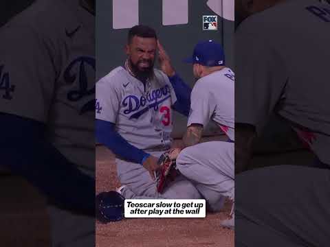 Teoscar Hernández couldn’t make the play and was shaken up, but stayed in the game ⚾️ #mlbonfs1 #mlb